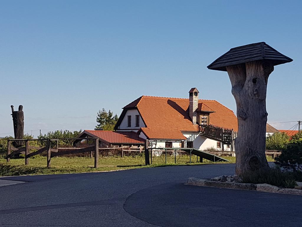 Osada Havranu Hotel Hnanice  Exterior foto